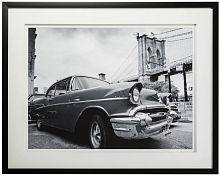 постер с паспарту в раме vintage car parked by city bridge в Новокузнецке